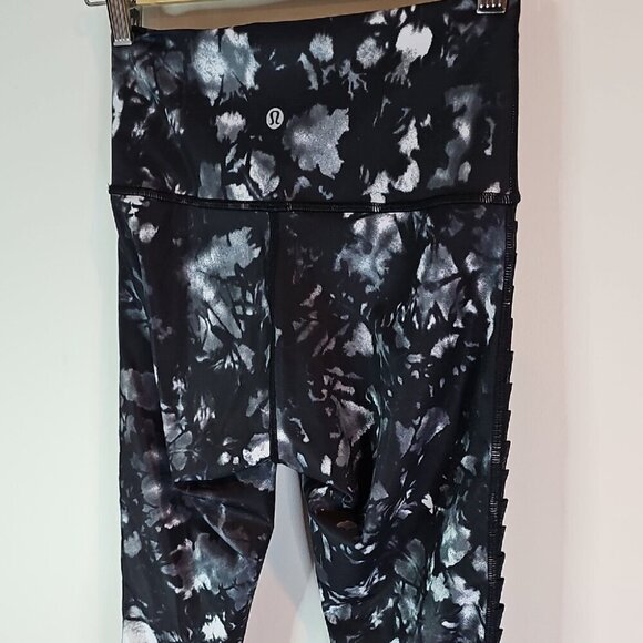 Lululemon Athletica Size 4 Black and White Cropped Leggings for Athleisure - Picture 5 of 10